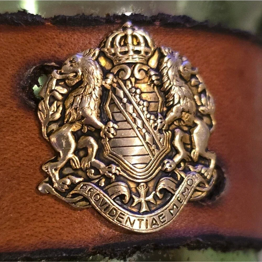 Saxony coat of arms Providentiae Memor crest leather wrapped green glasses Set